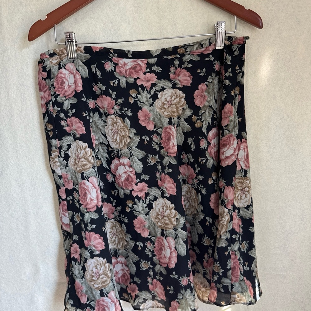 Express Vintage Compagnie Internationale Y2K Black Floral Knee Length Skirt L